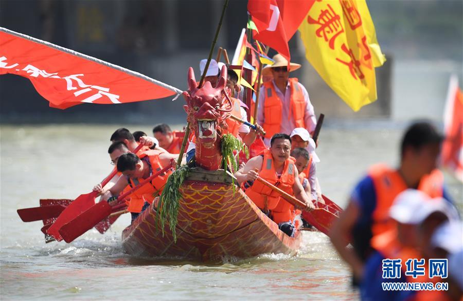 （新華全媒頭條·圖文互動）（5）線上線下消費(fèi)升溫 文旅活動邁上“云端”——端午假期透視我國經(jīng)濟(jì)高質(zhì)量發(fā)展新動力