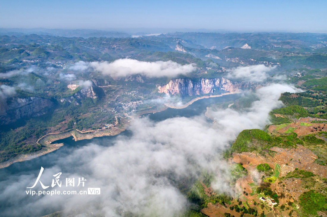 2022年4月3日拍攝的貴州省黔西市新仁苗族鄉(xiāng)境內(nèi)的烏江一級支流六沖河。